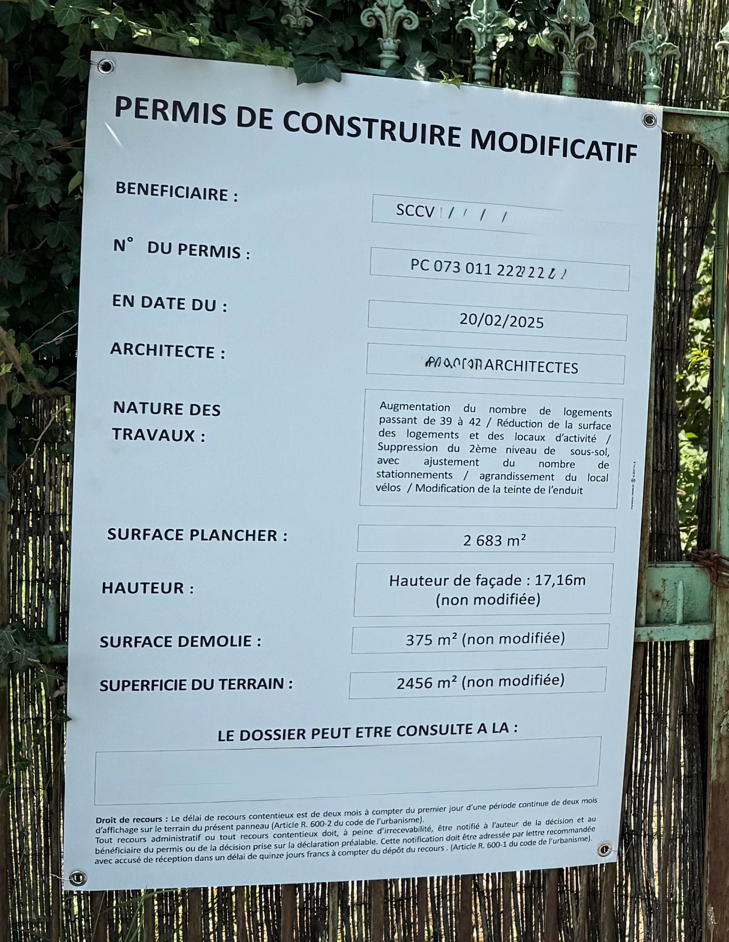 Panneau de permis de construire modificatif obligatoire sur chantier