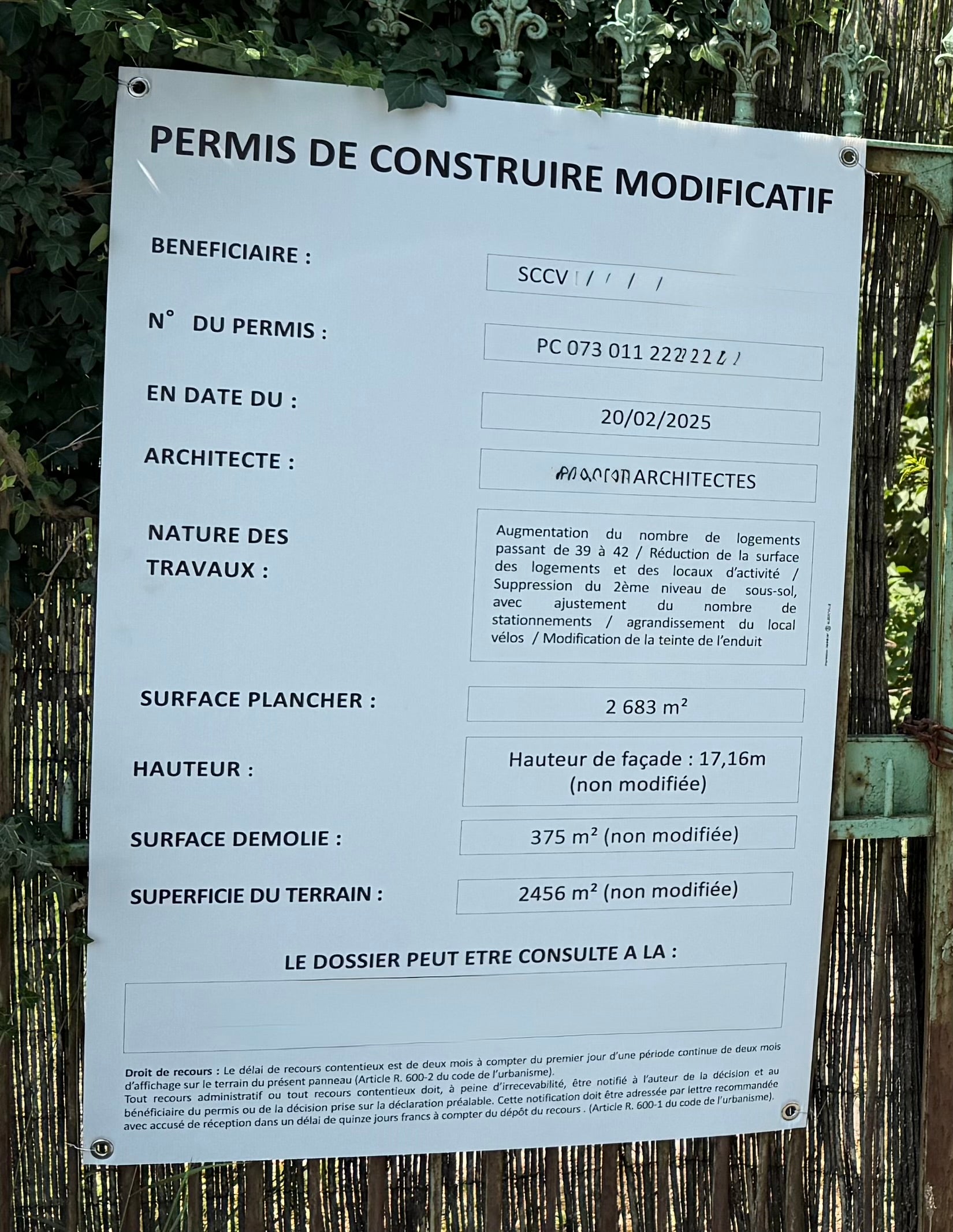 Panneau de permis de construire modificatif obligatoire sur chantier